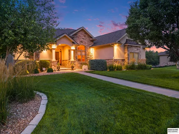 945 S 198th St, Elkhorn, NE 68022