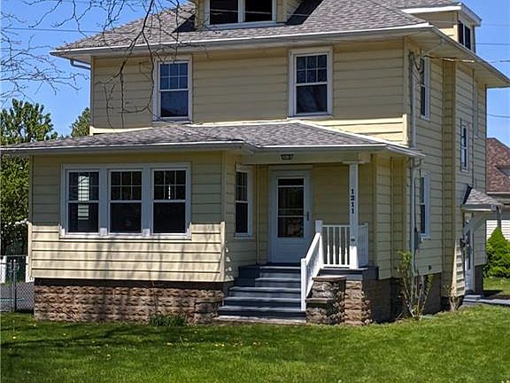 2nd image of 1211 McKinley Pkwy
