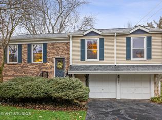 1901 Killdeer Dr, Naperville, IL 60565