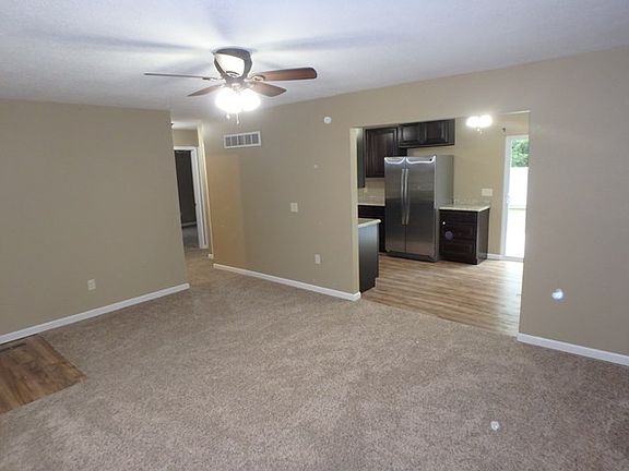 4th image of 702 N Cottey St