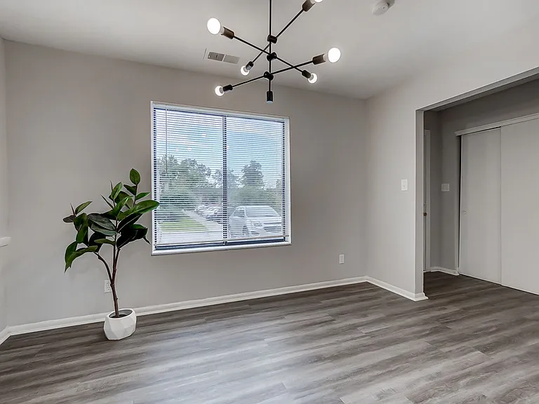 Fairview Court Apartments — Photo 5
