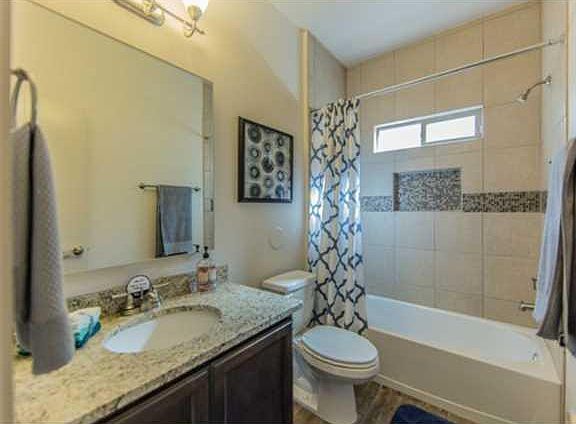5th image of 404 Manzanita Dr