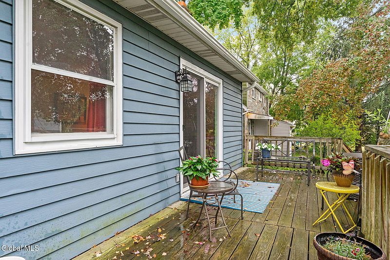 5th image of 17 Moreland Avenue