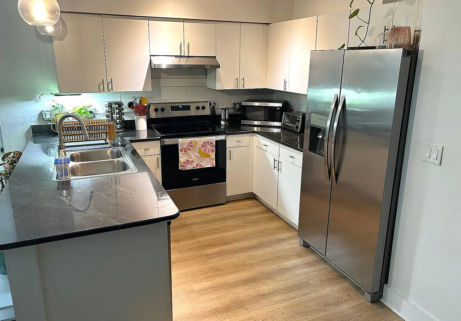 3 bed, 3.5 bath, 1400 sqft, $1,899 — Photo 4