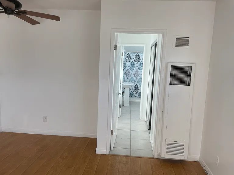 933 6th St #10 — Photo 5
