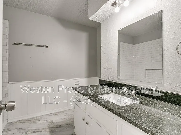 1011 Crown Dr — Photo 21