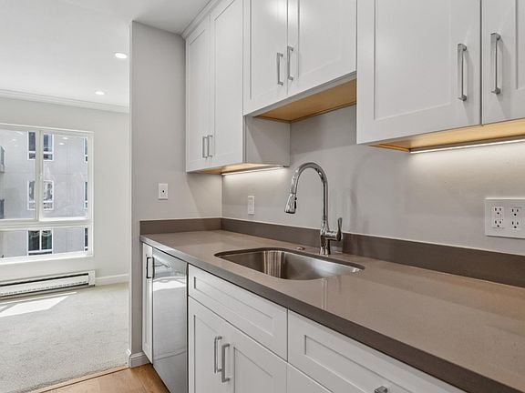 5th image of 821 N Humboldt St APT 302