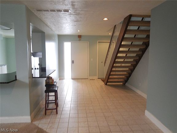 3rd image of 175 Hawthorne Dr Unit 17
