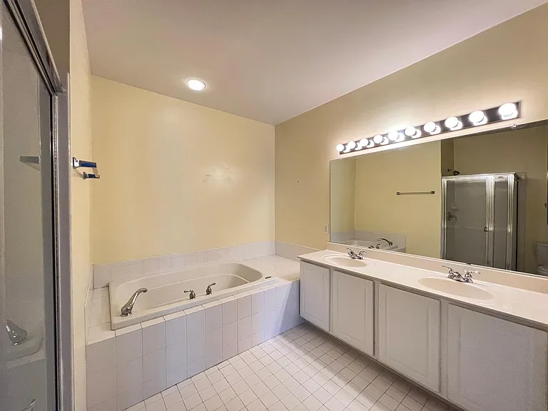 13027 Town Commons Dr — Photo 16
