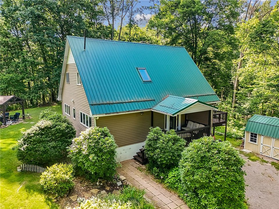 1st image of 32 Woodlawn Dr