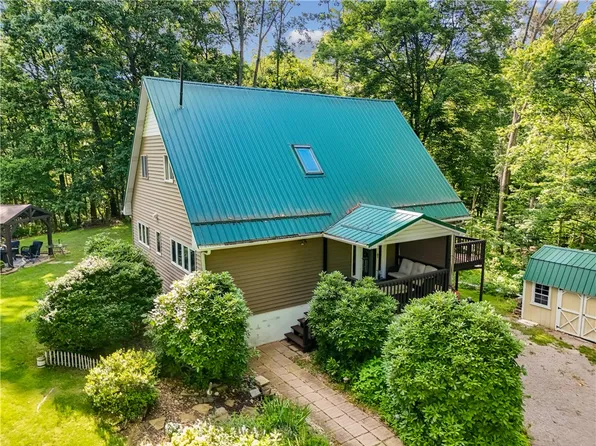 32 Woodlawn Dr, Freeport, PA 16229