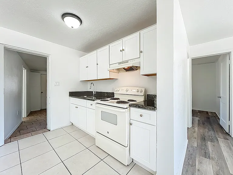 301 E Atwater Ave — Photo 5