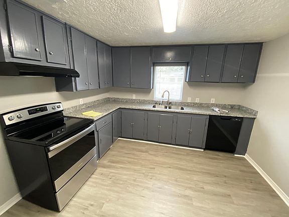 3rd image of 5221 Haywood St