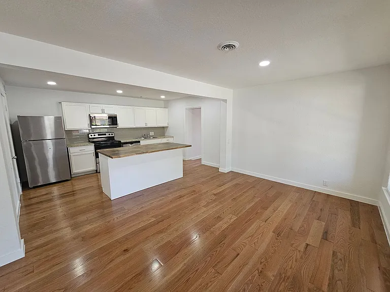 2402 Housley Dr — Photo 6