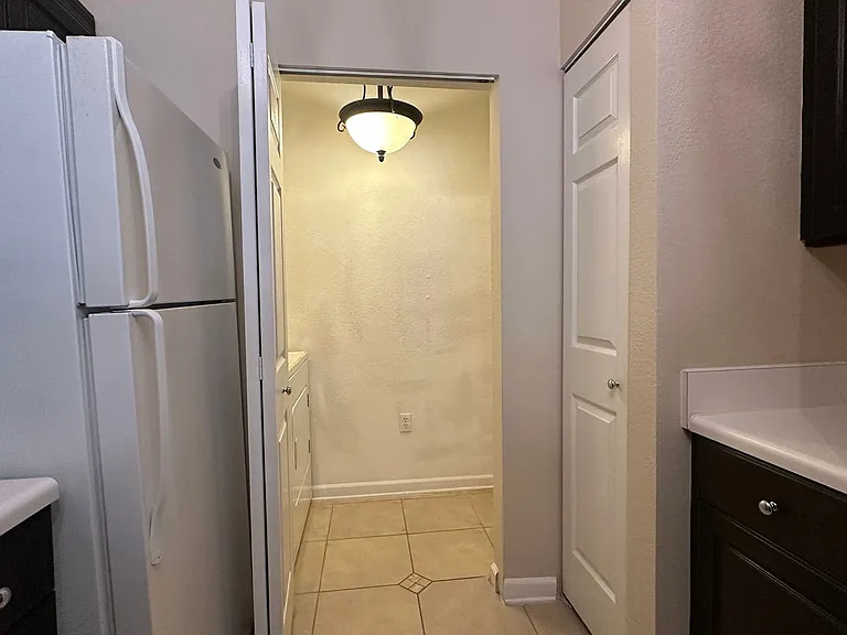 323 Arbor Lakes Cir — Photo 7