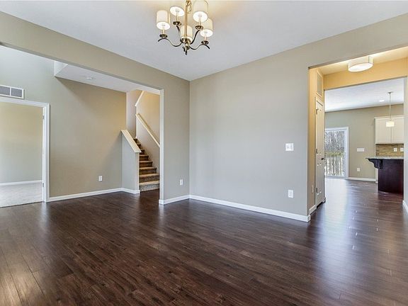 4th image of 8835 Cobble Dr