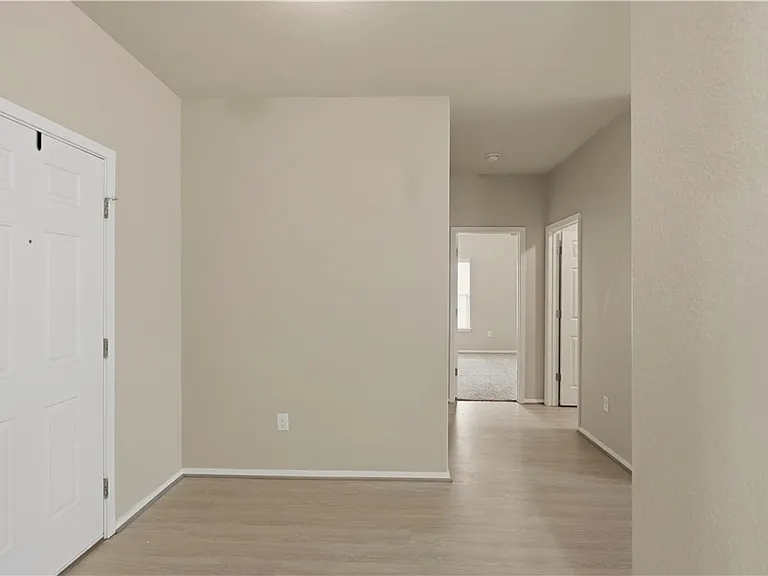 140 Fabarm Ln — Photo 3