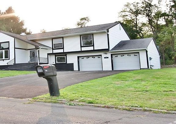 4th image of 89 Keats Dr