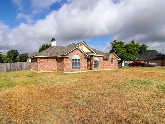3rd image of 216 Lost Oaks Dr