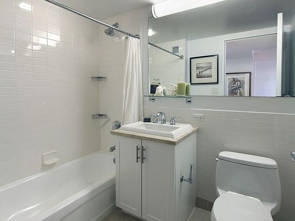 5th image of 317 W 61st St #9D