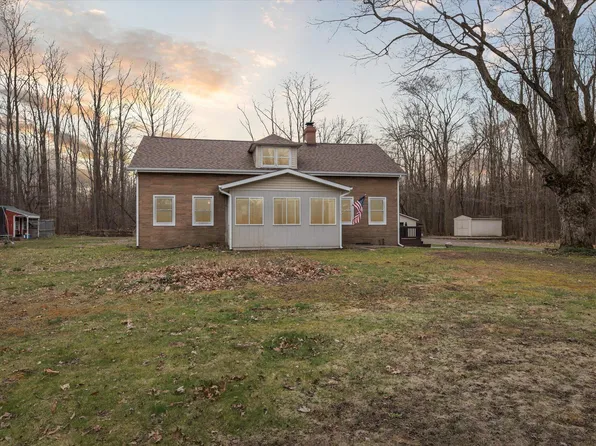 56759 County Road 657, Paw Paw, MI 49079