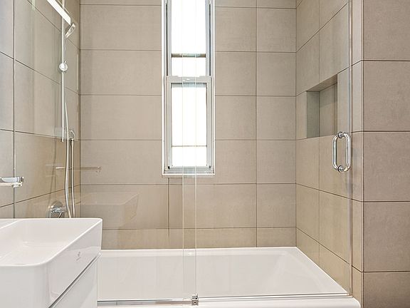 4th image of 220 W 24th St #6G1