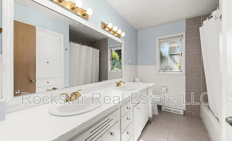 1110 E 28th Ave — Photo 21
