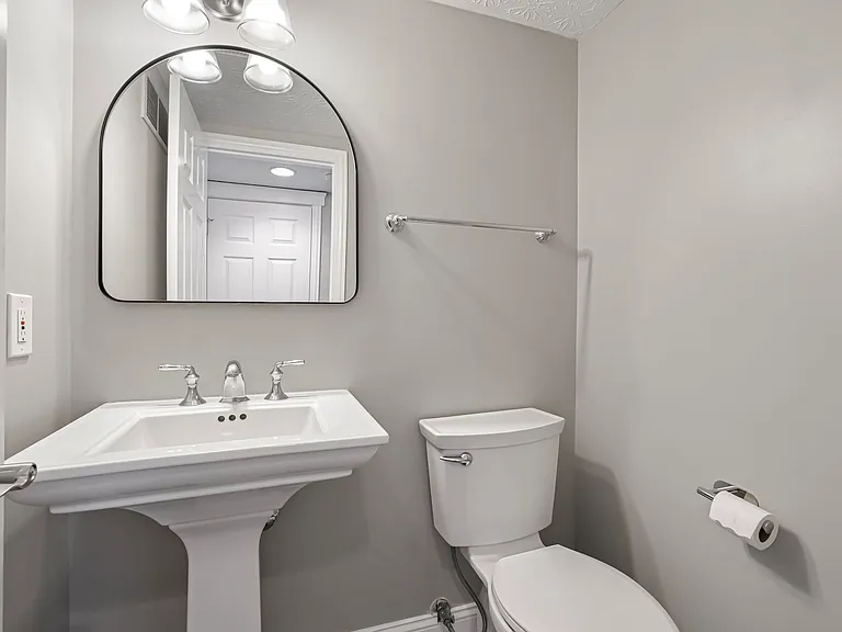 4392 Greensbury Dr — Photo 34
