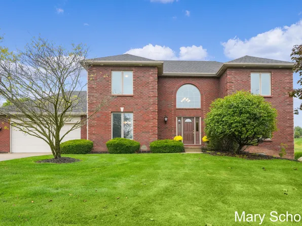 5290 S Silverstone Dr NE, Comstock Park, MI 49321