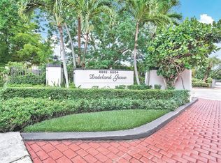 6886 N Kendall Dr APT D101, Pinecrest, FL 33156