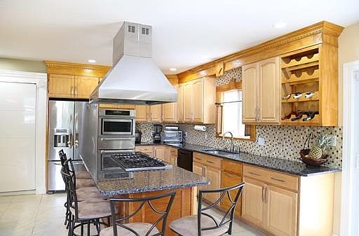 3rd image of 35 N Glenway Ave
