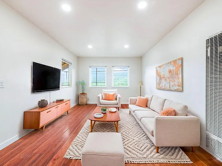 5863 Whitnall Hwy #4 — Photo 2