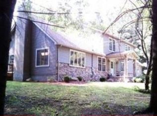 18048 Auburn Rd, Chagrin Falls, OH 44023