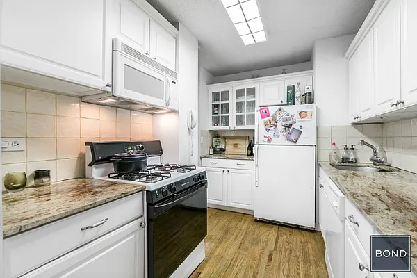 Sold by Bond New York | media 12