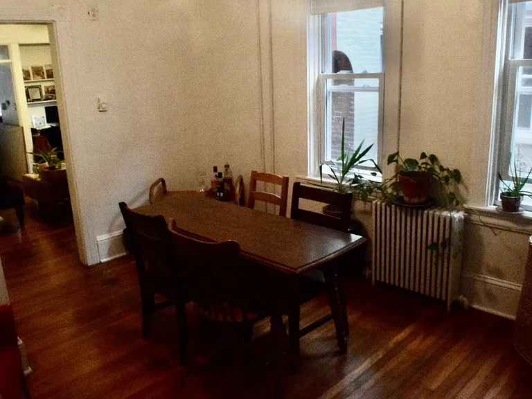 327 N Charlotte St — Photo 4