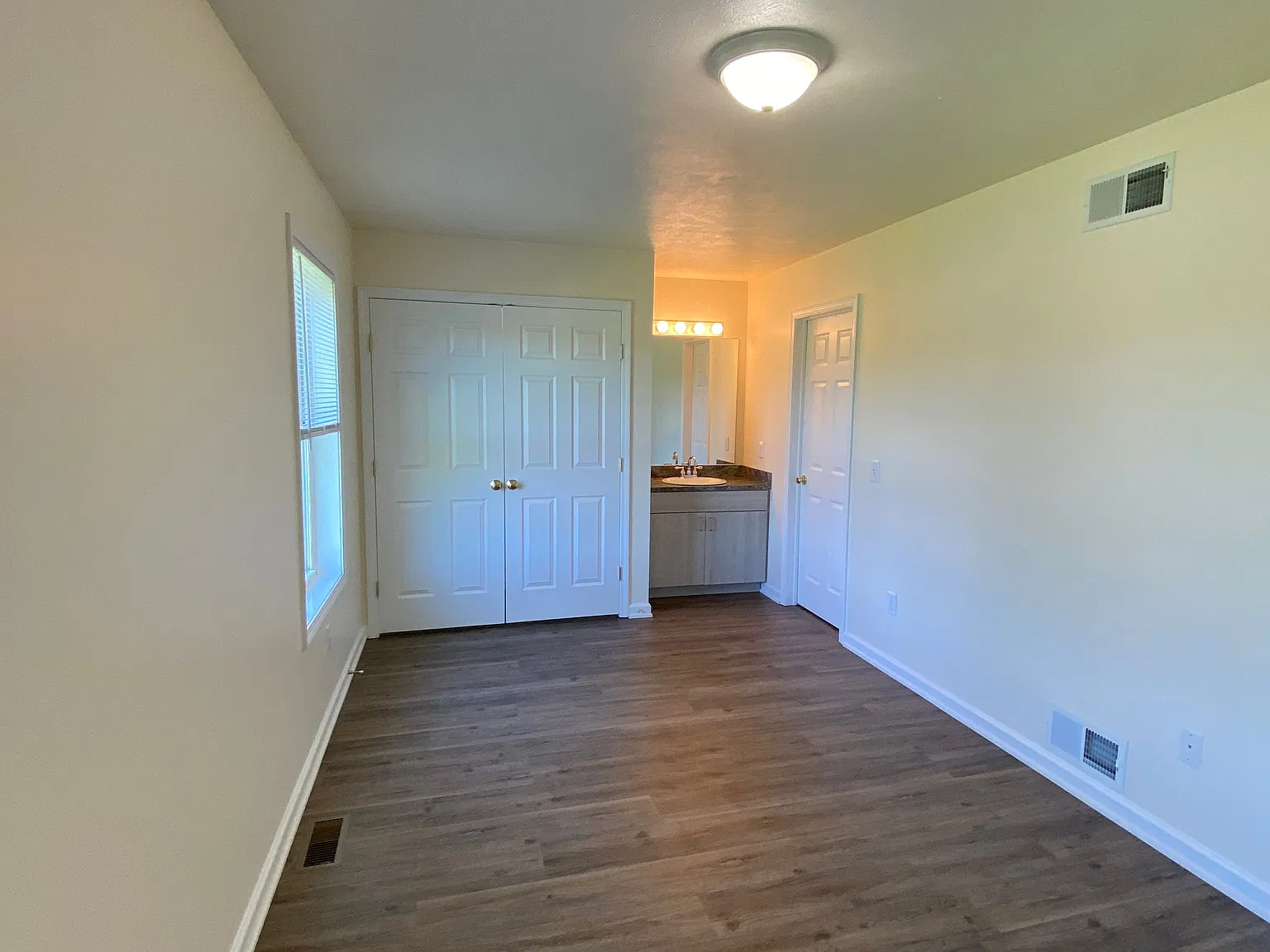 3 bed, 1.5 bath, $1,750 — Photo 2