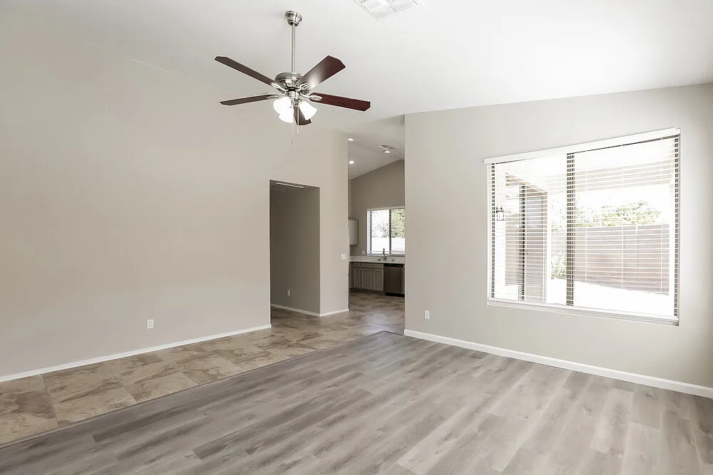3 bed, 2.0 bath, 1390 sqft, $2,120 — Photo 4