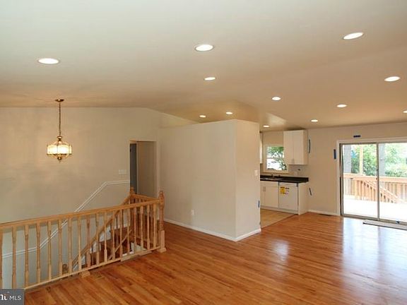 4th image of 704 Bruce Ct