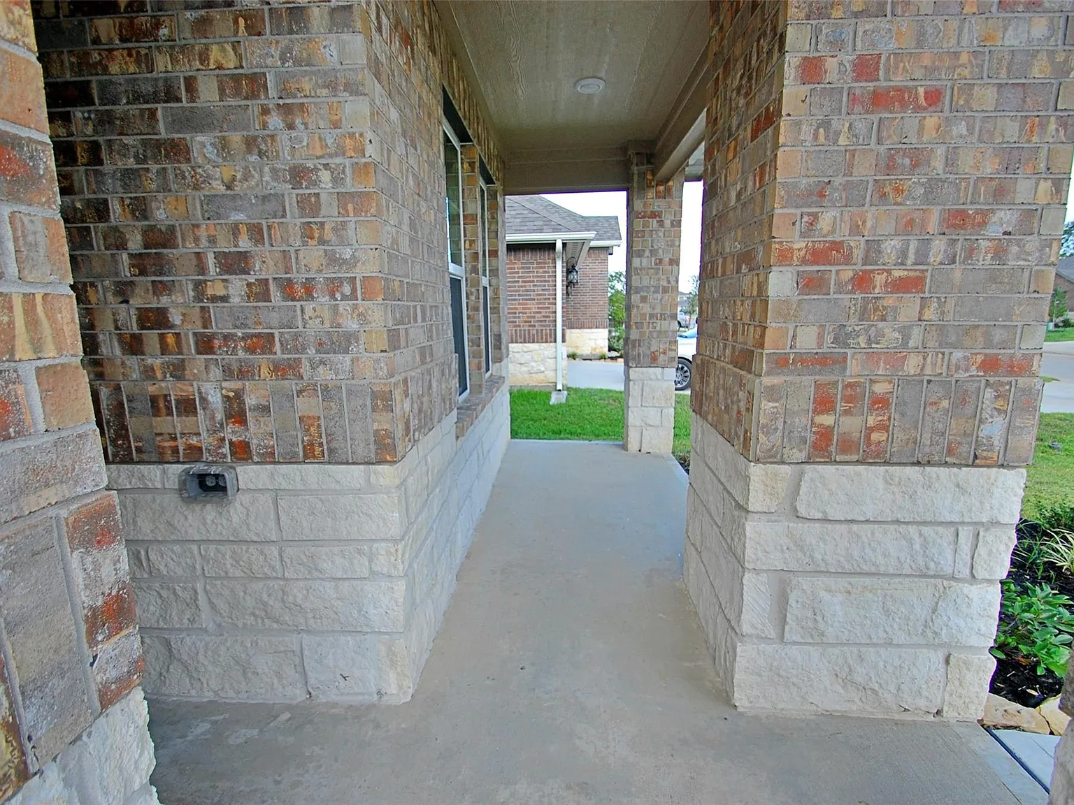 3 bed, 2.0 bath, 1474 sqft, $2,395 — Photo 2
