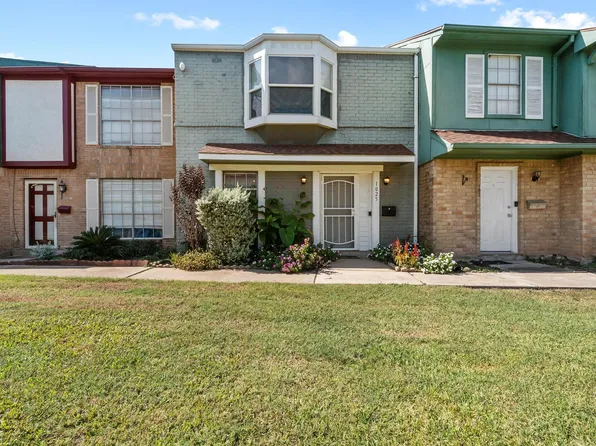1025 Willow Oaks Cir, Pasadena, TX 77506