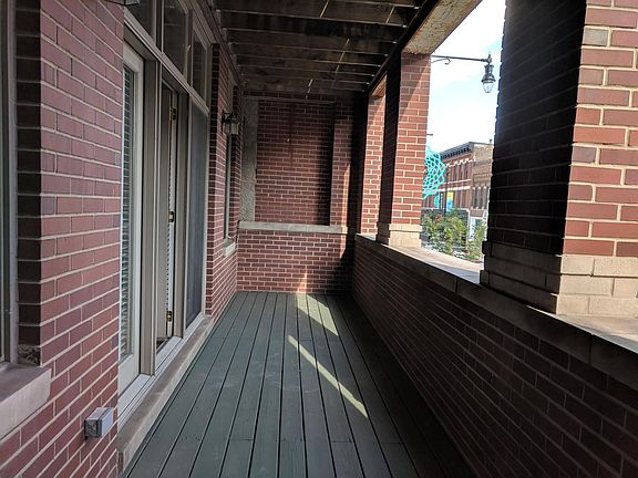 2nd image of 1532 W Fullerton Ave APT 2