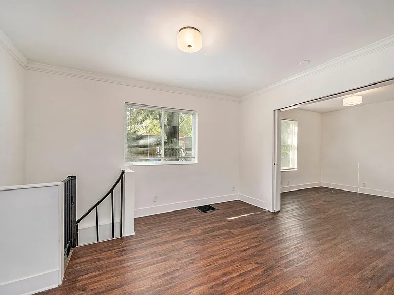 2828 Summit St — Photo 7