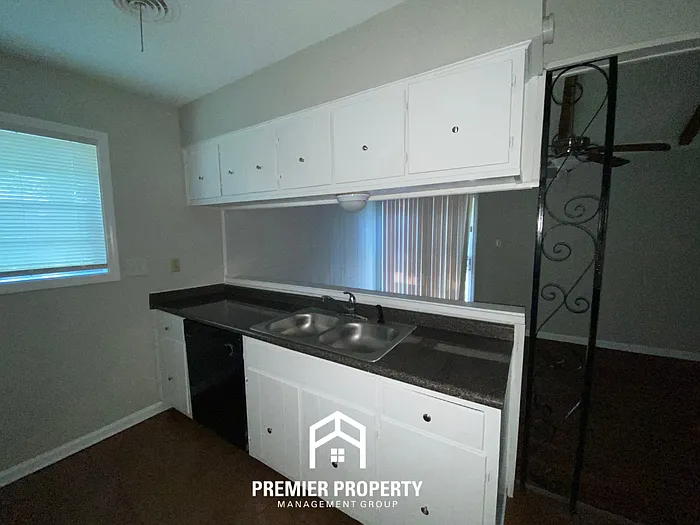4040 Sandburg St — Photo 8