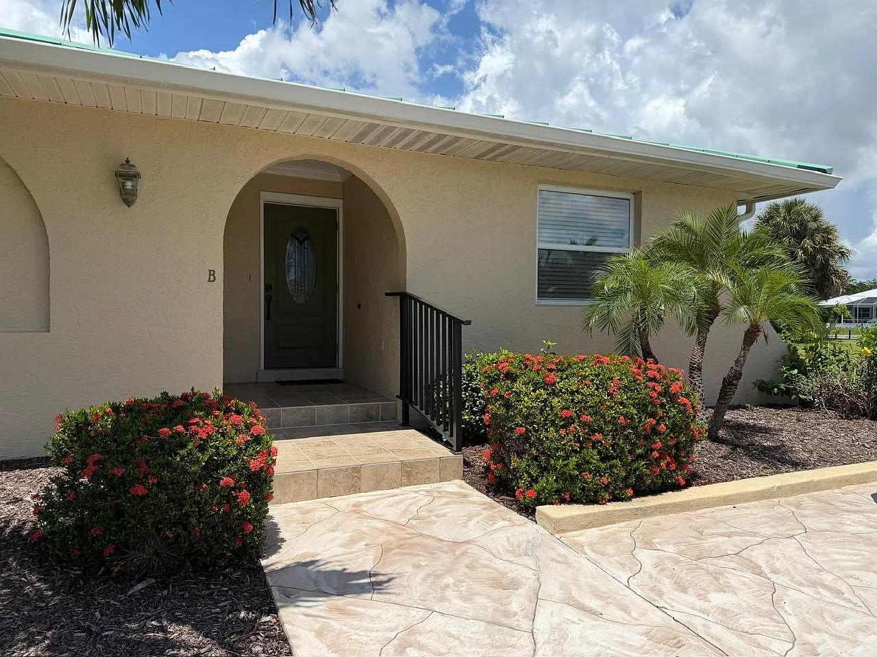 2 bed, 1020 sqft, $1,800 — Photo 1