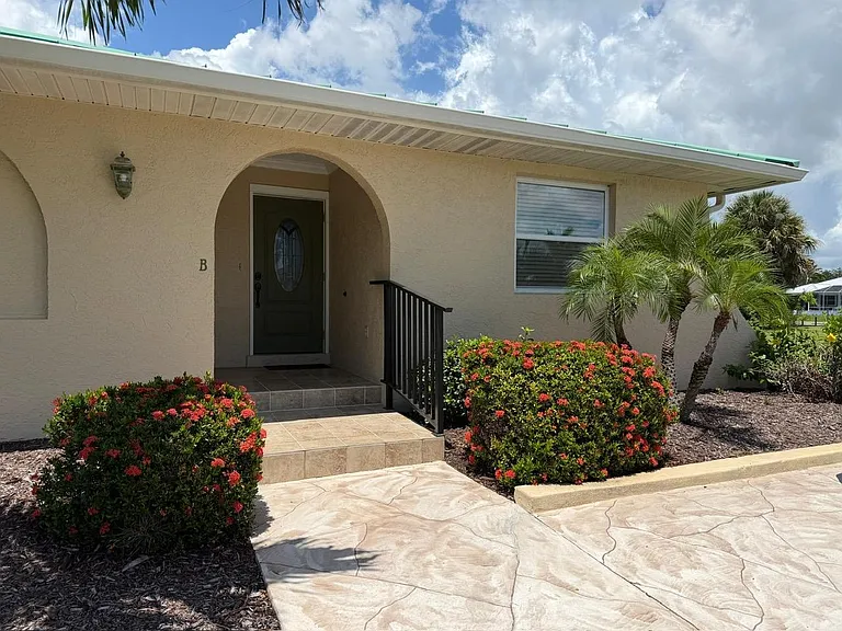 2334 Magdalina Dr #B — Photo 1