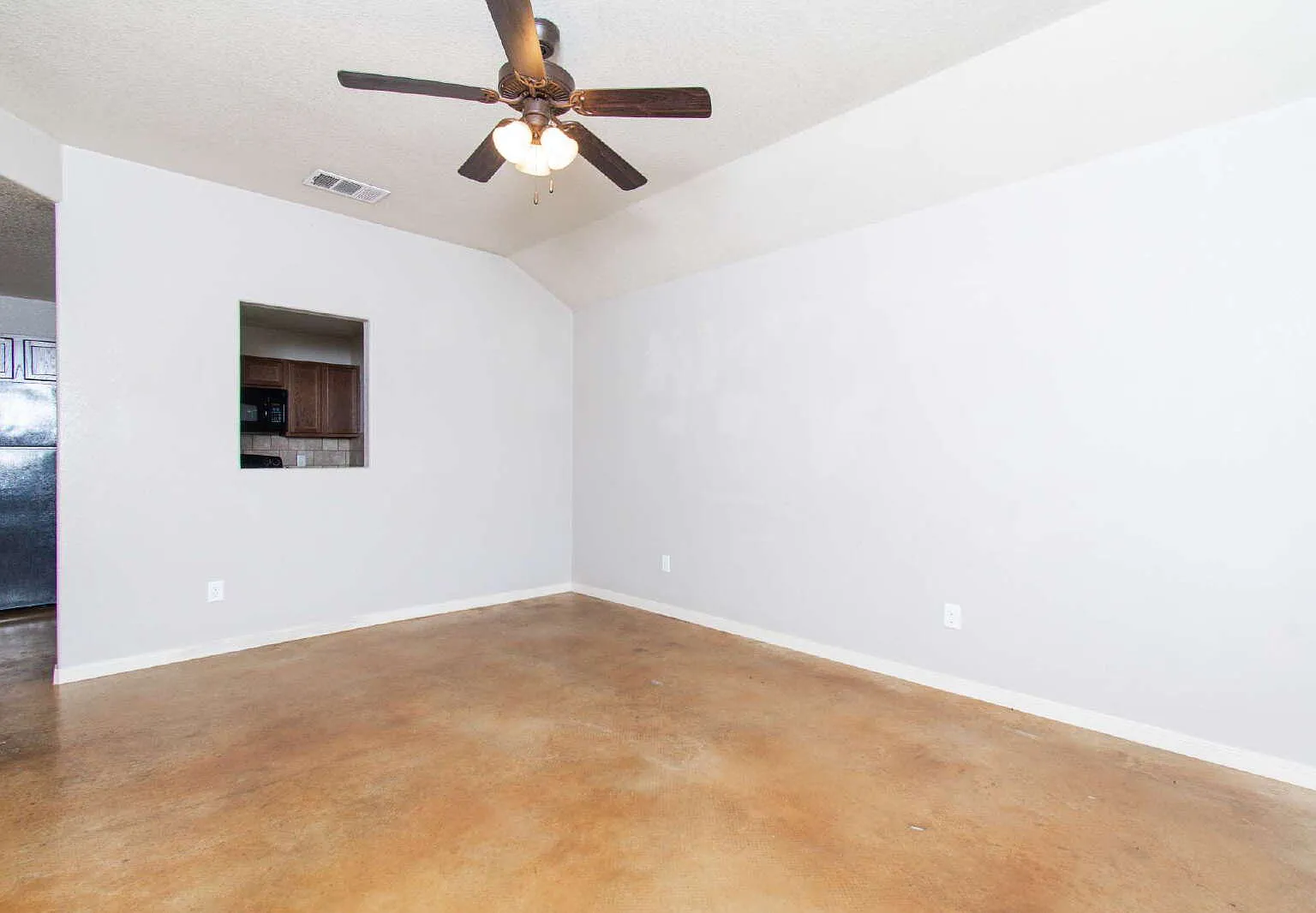 3 bed, 2.0 bath, 1316 sqft, $1,250 — Photo 2