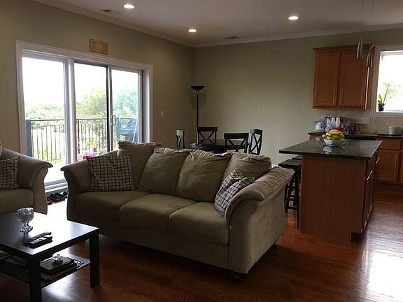 3rd image of 6155 N Ravenswood Ave APT 5