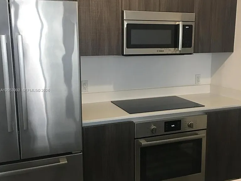 488 NE 18th St #809 — Photo 9