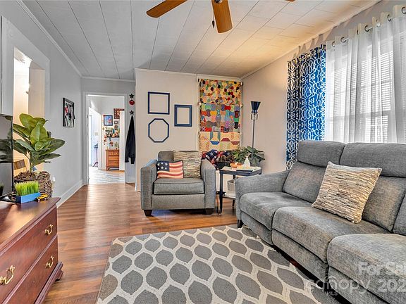 3rd image of 210 W Lee Ave