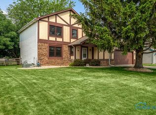 1118 Heritage Ln, Oregon, OH 43616